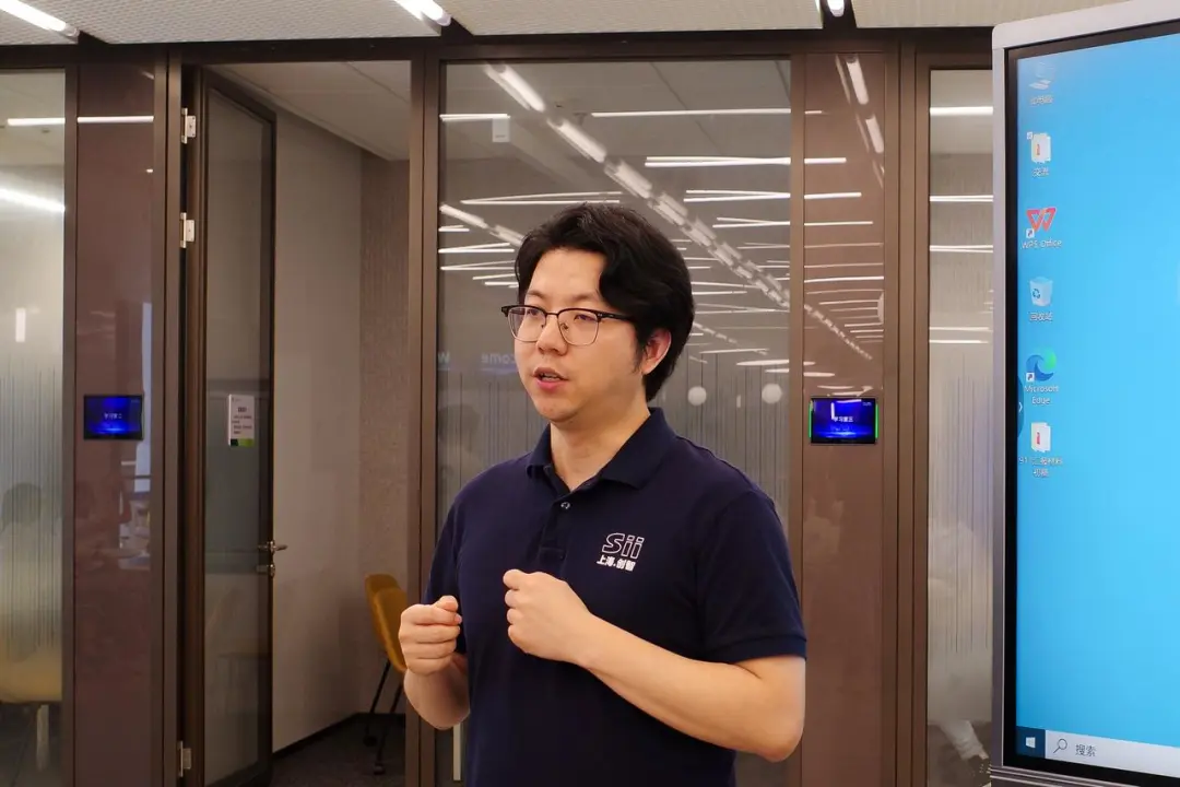 上海创智学院导师刘鹏飞致欢迎辞并介绍学院情况
